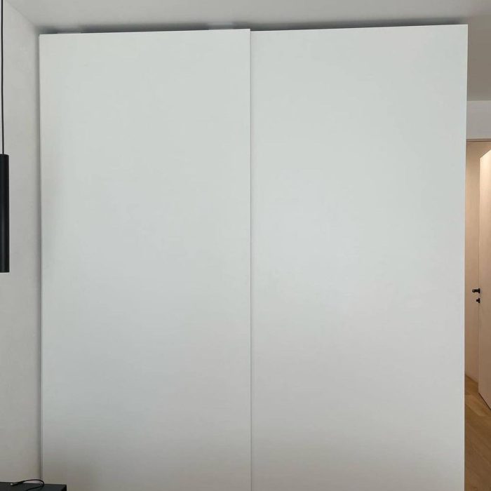 Шкаф-купе белый матовый фото
