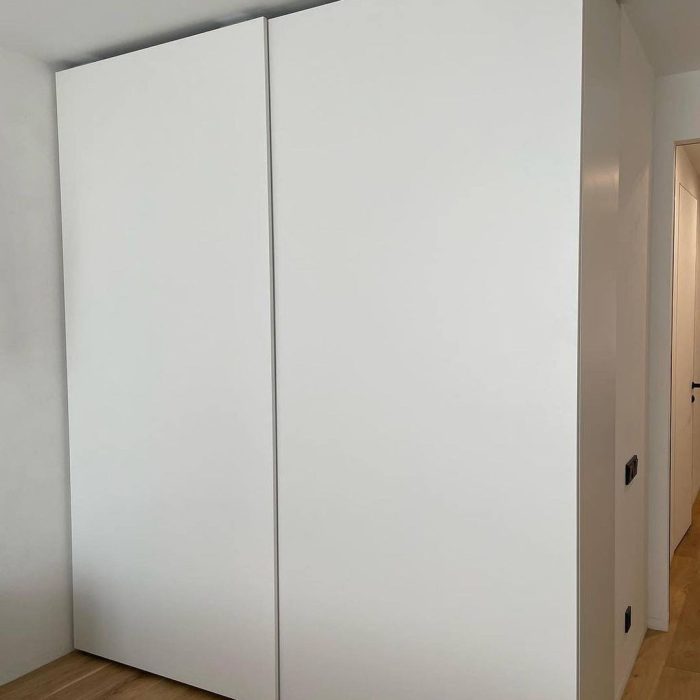 Шкаф-купе белый матовый фото