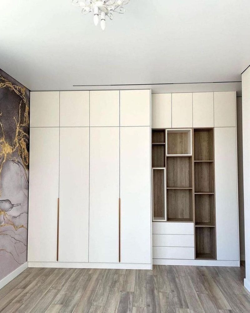 Распашной шкаф белый фото